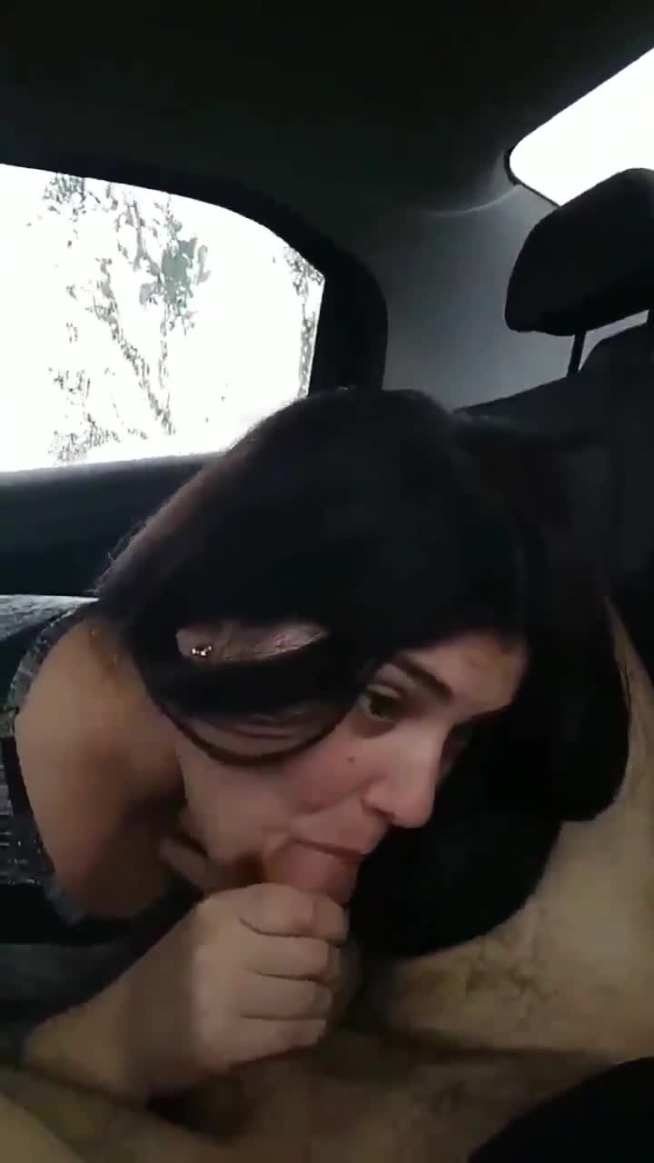 girlfriend giving blowjob in car