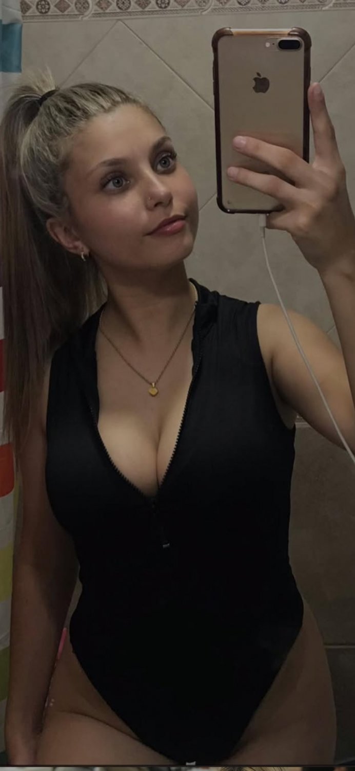 Pendeja argentina buenas tetas . V4n3 calc4gn0 #iq9Wz39M