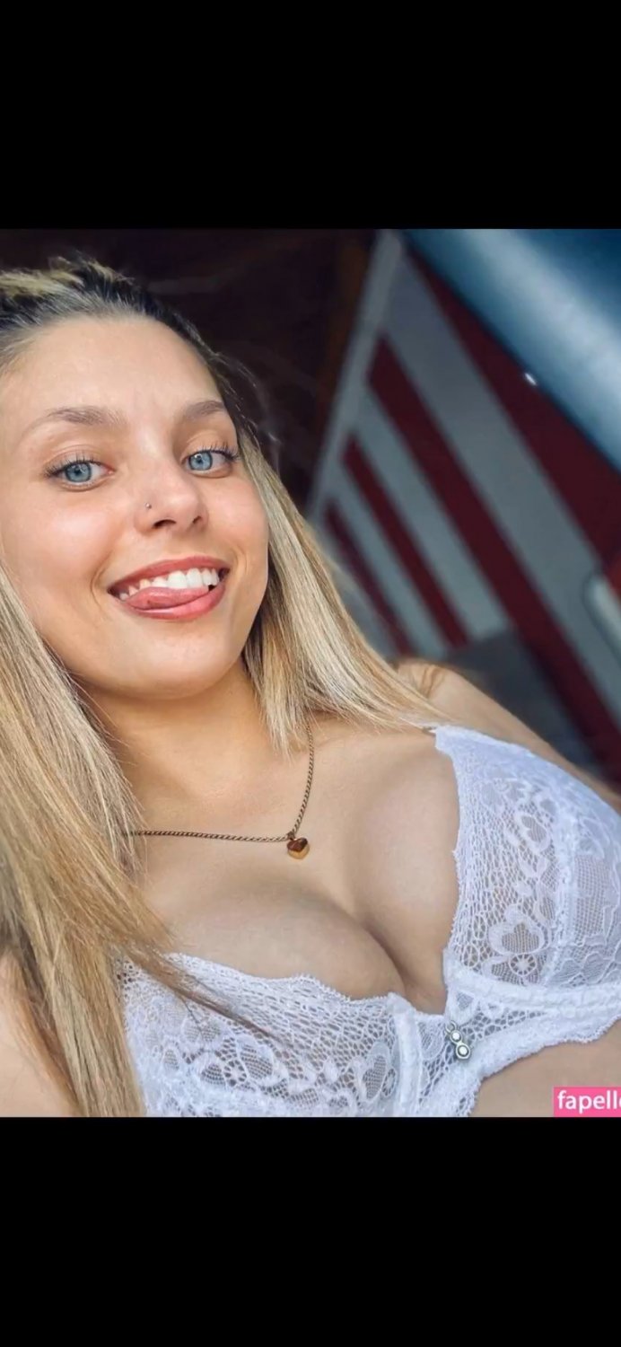 Pendeja argentina buenas tetas . V4n3 calc4gn0 #lElU8KQ2
