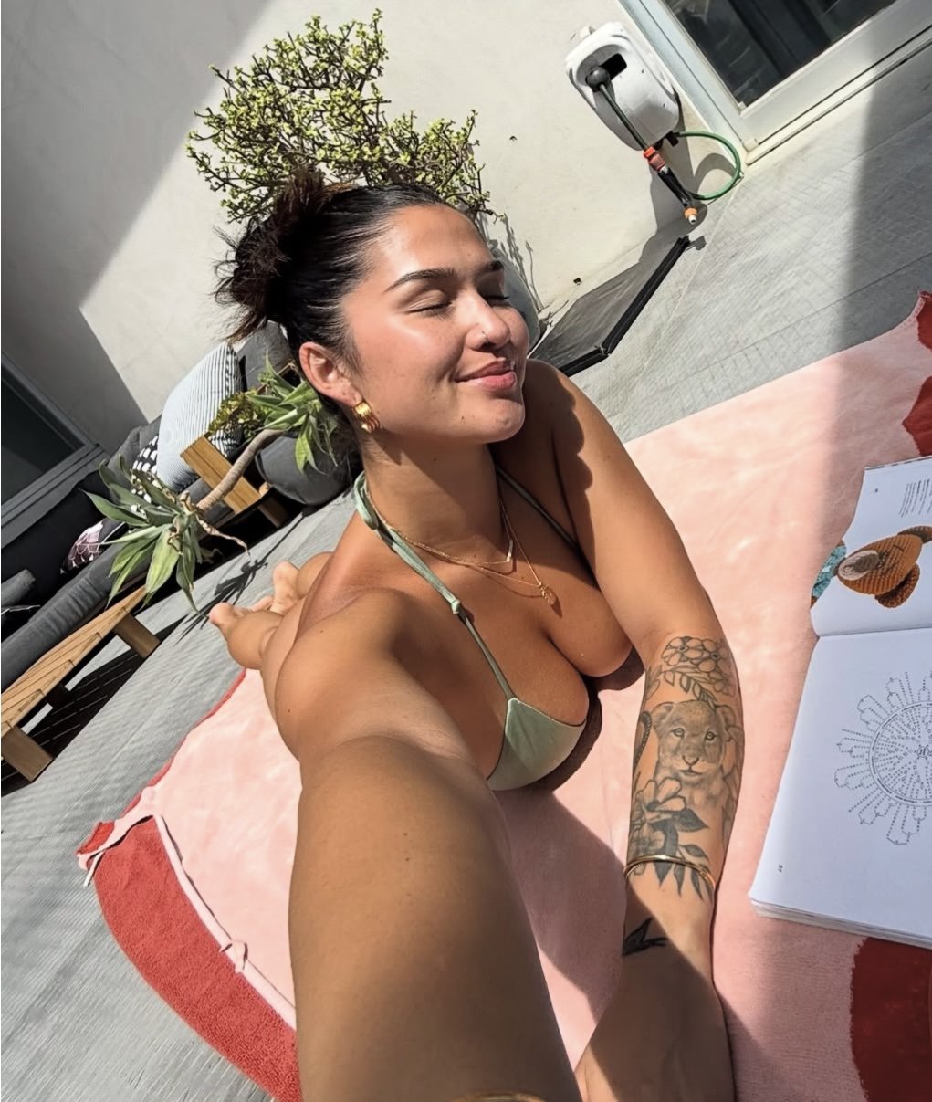 I bet this Aussie can suck a softball through a garden hose #1Nr9c6cM
