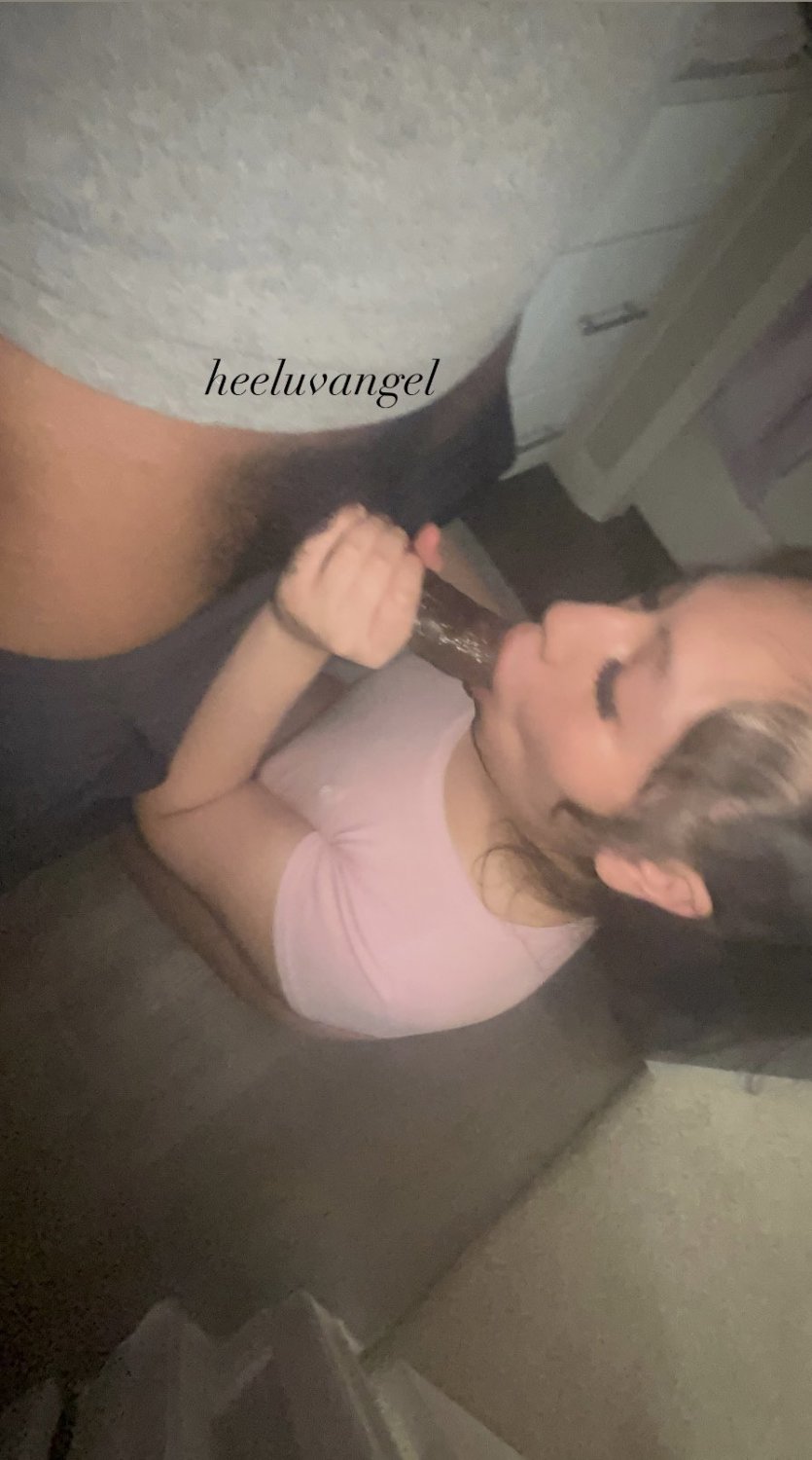 Thick ass trans twerking riding and sucking #TauuOunS