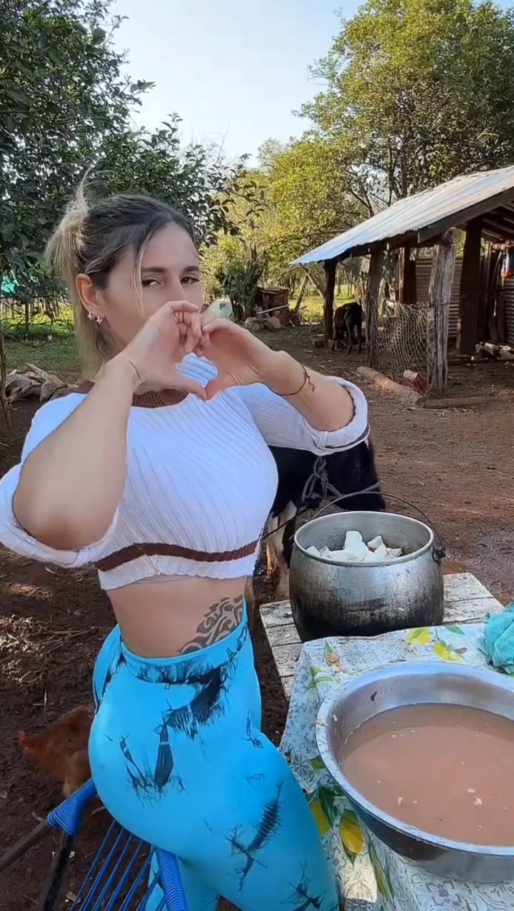 Danna, Campesina Nalgona en Calza Azul #d8kIx3BD