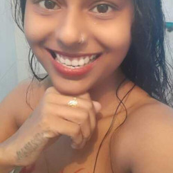 Hot Indian desi girl leaked    3 videos and blowjob